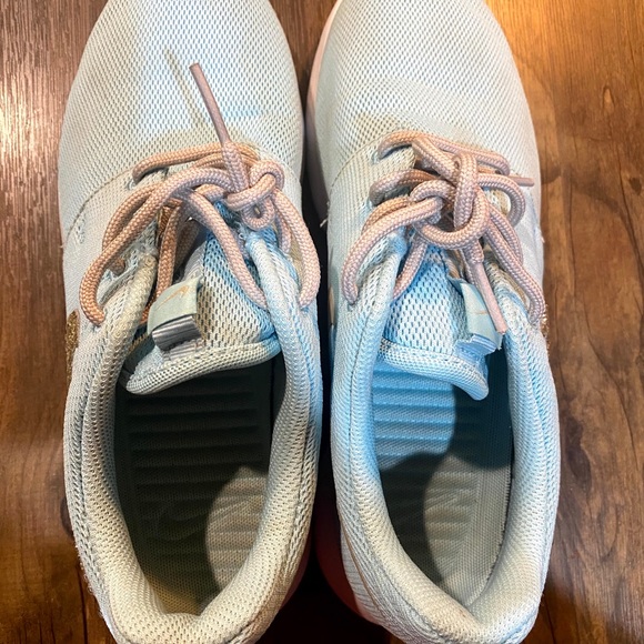 Nike Roshe Glitter Kicks - Picture 9 of 11